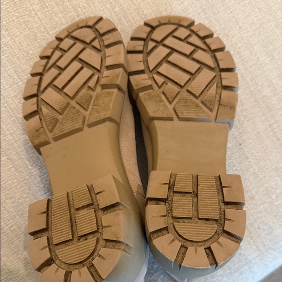 Steve Madden Howlers Tan Suede booties - Picture 3 of 3